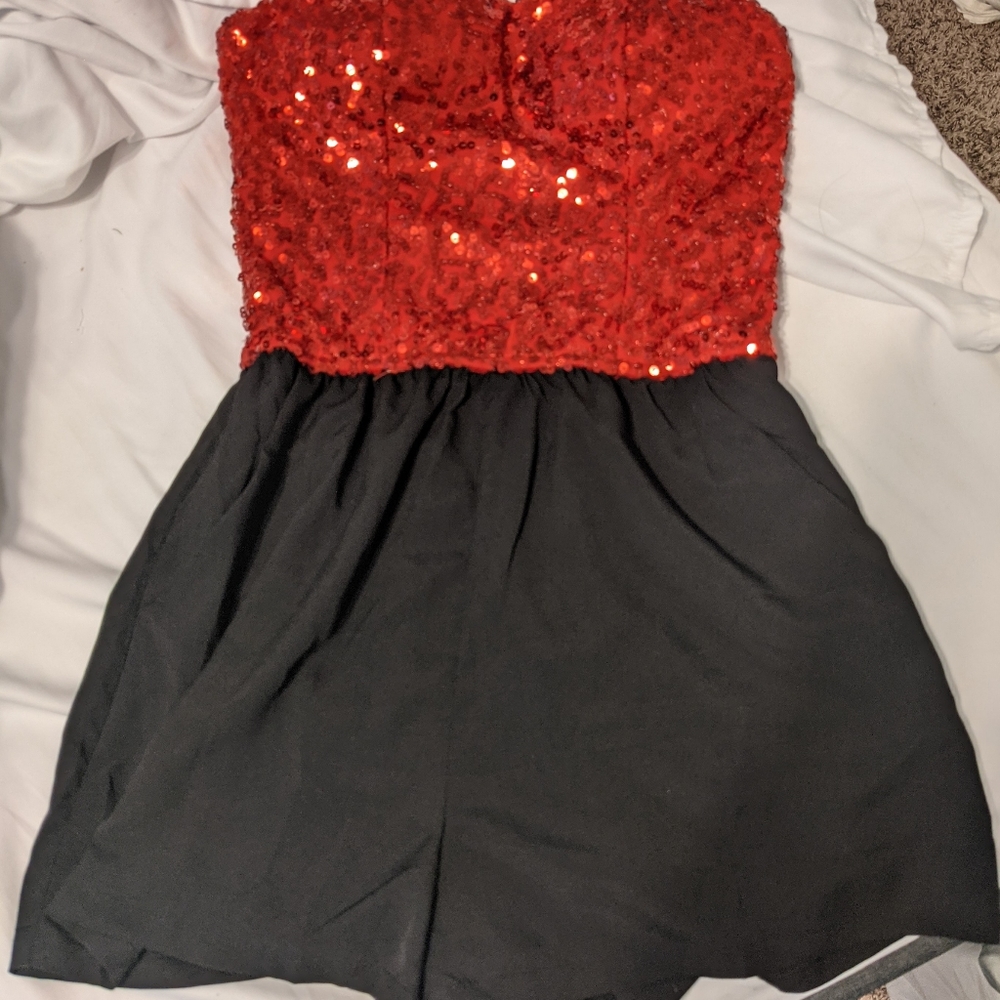 NWOT LA CASTING RED AND NAVY BLUE SEQUIN ROMPER SIZE MEDIUM